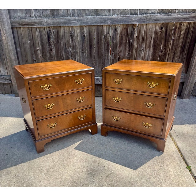 Henredon Vintage Henredon 18th Century Style Bedside Chests - A Pair For Sale - Image 4 of 10