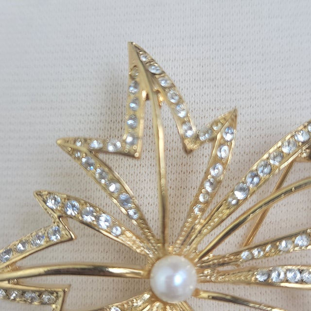 Gold Vintage Napier 1980s Gold Maple Leaf Brooch Faux Pearl Rhinestone Statement Pin For Sale - Image 8 of 17