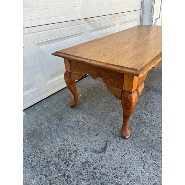Late 20th Century Vintage Oak Queen Anne Style Coffee Table | Colonial Style Cocktail Table For Sale - Image 5 of 11