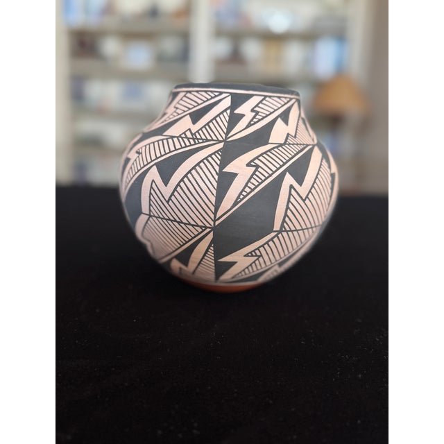 Ceramic Acoma Pueblo Pottery Jar by J. Garcia — Bold Geometric Lightning Motif, Hand-Coiled, 6" For Sale - Image 7 of 8