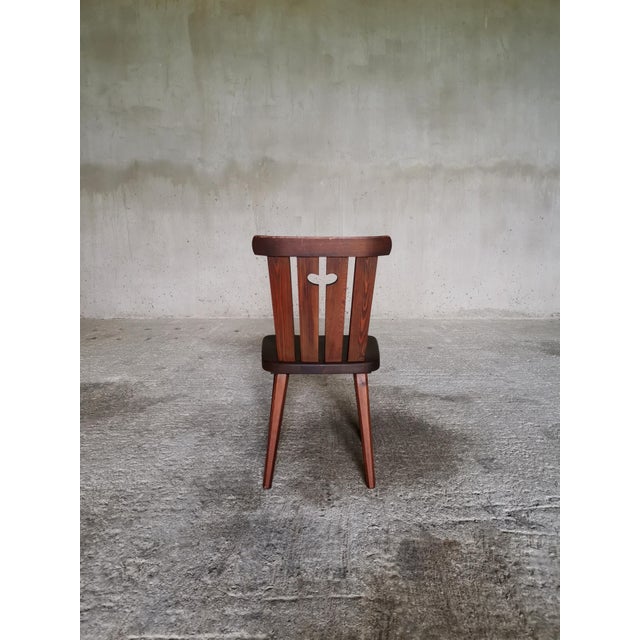 Karl Andersson & Söner Dining Chairs in Oregon Pine by Göran Malmvall for Karl Andersson & Söner, Sweden, 1940s, Set of 6 For Sale - Image 4 of 11