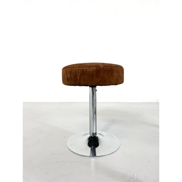 Mid-Century Modern Swivel Stools in Chrome and Brown Leather, 1970s, Set of 6 For Sale - Image 3 of 4