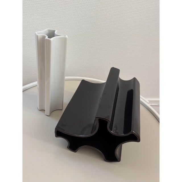 Mid-Century Modern Black and White Ceramic Vases by Angelo Mangiarotti for Fratelli Brambilla, 1960s, Set of 2 For Sale - Image 3 of 8