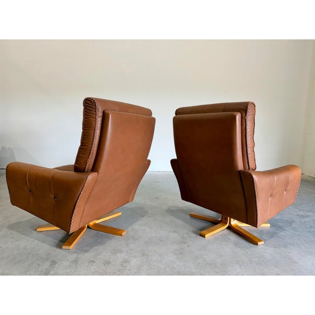 Wood Mid Century Caramel Leather and Beech Swivel Chairs, Baseball Glove Stitching, 2 Pieces For Sale - Image 7 of 10