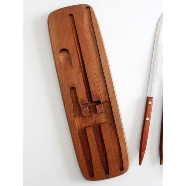 Mid 20th Century Vintage Robeson ShurEdge Frozen Heat Carving Set With Wood Tray For Sale - Image 5 of 13