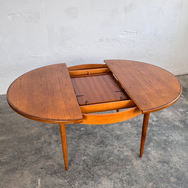 Round Extending Dining Table in Teak from G-Plan, 1970s For Sale - Image 6 of 13