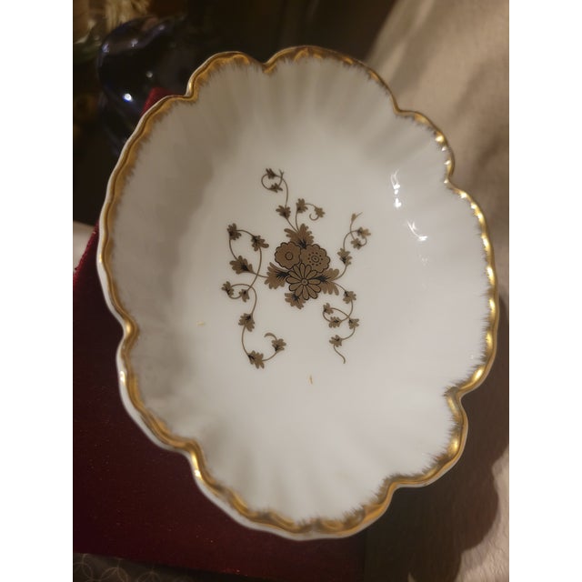 Collector's Lefton Pedestal Soap Dish With Gold Trim and Floral Detailing. For Sale In Dallas - Image 6 of 6