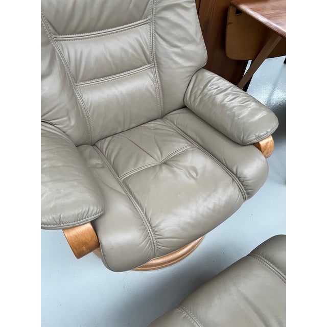 Set of Beige Leather Swivel Recliner Chair and Ottoman from Stressless, 2000s For Sale - Image 9 of 10