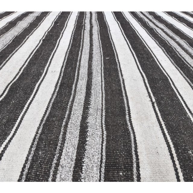 Turkish 1970s Handwoven Vintage Turkish Wool Flatweave Kilim Rug For Sale - Image 3 of 7