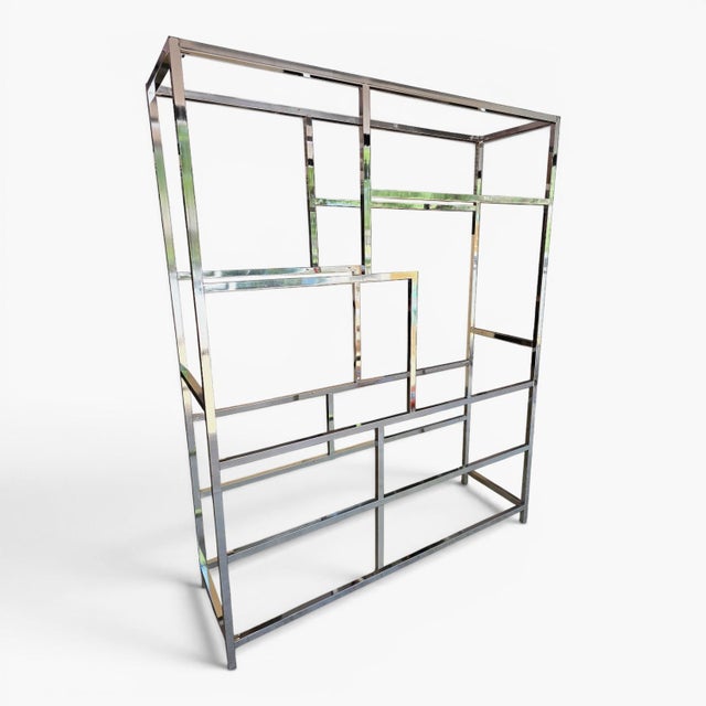 ▪️Vintage Chrome Etagere Bookshelf ▪️Features 6 glass shelves( Some pictures taken without glass) ▪️Chrome frame solid and...