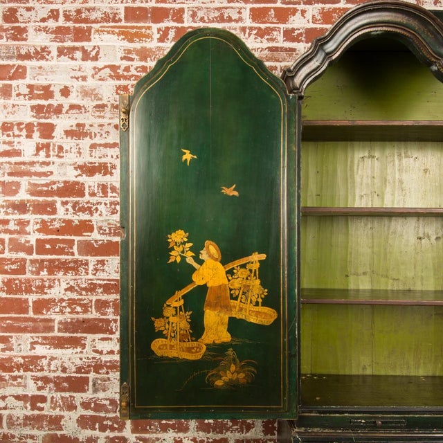 Japanese A George I Green Japanned and Parcel Gilt Lacquer Bureau Cabinet With Chinoiserie Decoration, 18th C. For Sale - Image 3 of 8