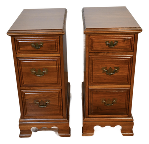 1930s Pair of English Chippendale Walnut Nightstands / Bedside Tables