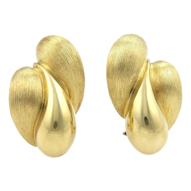 Henry Dunay 18k Yellow Gold Textured Triple Tear Drop Post Clip Earrings For Sale