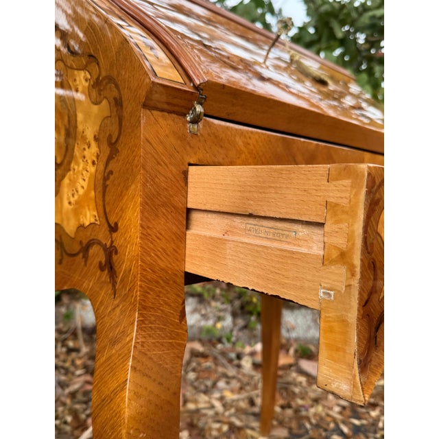 Brown 1940s Louis XV Style Italian Marquetry Inlaid Bureau De Dame Ladies Writing Desk For Sale - Image 8 of 9