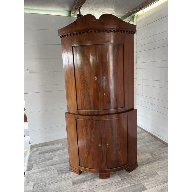 Antigue Biedermeier Corner Cabinet in Walnut Veneer, 1860s For Sale - Image 3 of 18