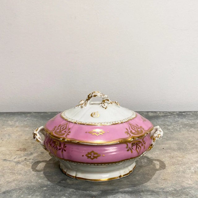 French Circa 19th Century Paris Porcelain Covered Bowl, France For Sale - Image 3 of 9