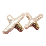 Pair of X-Shaped Baroque Pearl Earrings in 18k Gold by Christopher Walling For Sale