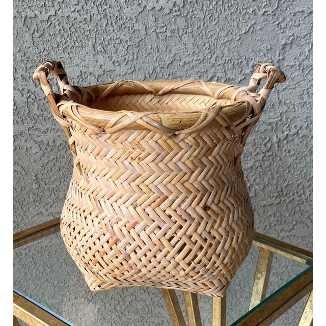 Stylish Mid 20th-Century Rattan & Bamboo Zig Zag Aka Herringbone Pattern Cachepot / Planter Basket For Sale - Image 17 of 18