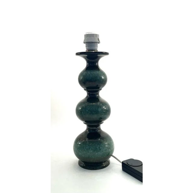 This stylish ceramic lamp base from Kaiser Leuchten dates back to the 1960s and impresses with its organic shape and deep...