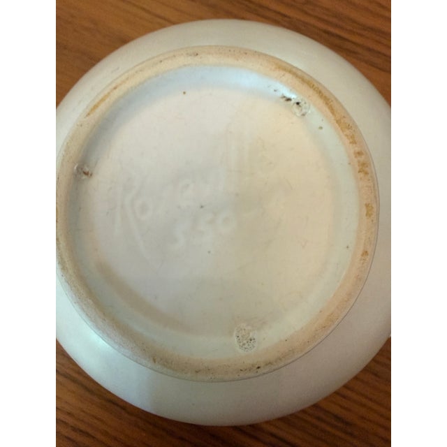 Ceramic Roseville Rosecraft Colors Ivory/White Jardiniere | Shape 550-4 | Marked | C. 1917–1920s American Art Pottery For Sale - Image 7 of 7