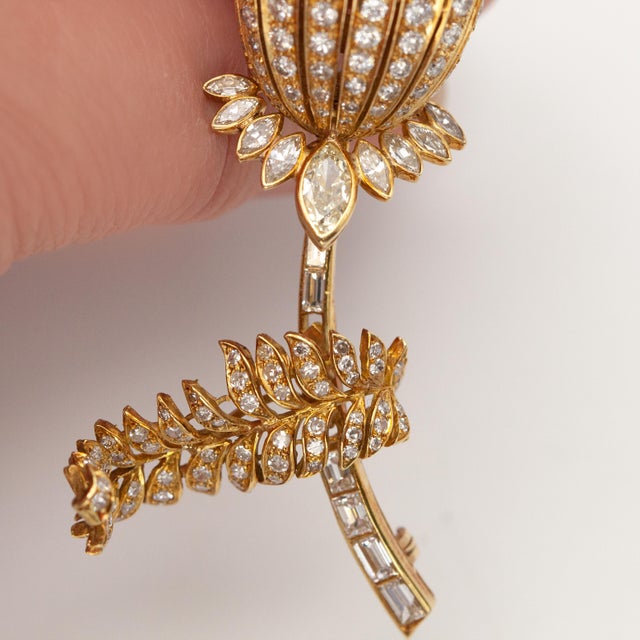 1960s 18k Yellow Gold Diamond Baroque Pearl Flower Fur Clip Brooch For Sale - Image 10 of 12