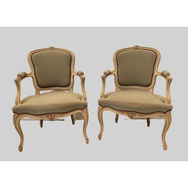 Louis XV Style Cabriolets in Patinated Beech, Set of 2 For Sale - Image 9 of 11