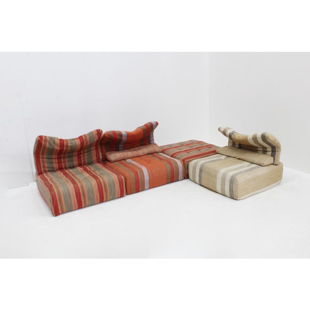 Vintage Roche Bobois Voyage Immobile modular lounge sofa designed by Roche Bobois France in the 1990s. Modular sofa with 4...