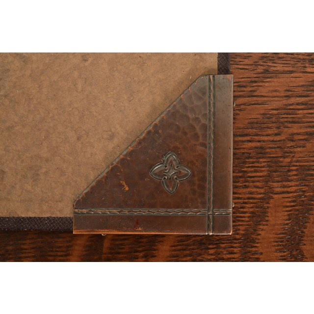 Roycroft Arts & Crafts Hammered Copper Quatrefoil Blotter Corners With Desk Blotter For Sale - Image 9 of 11