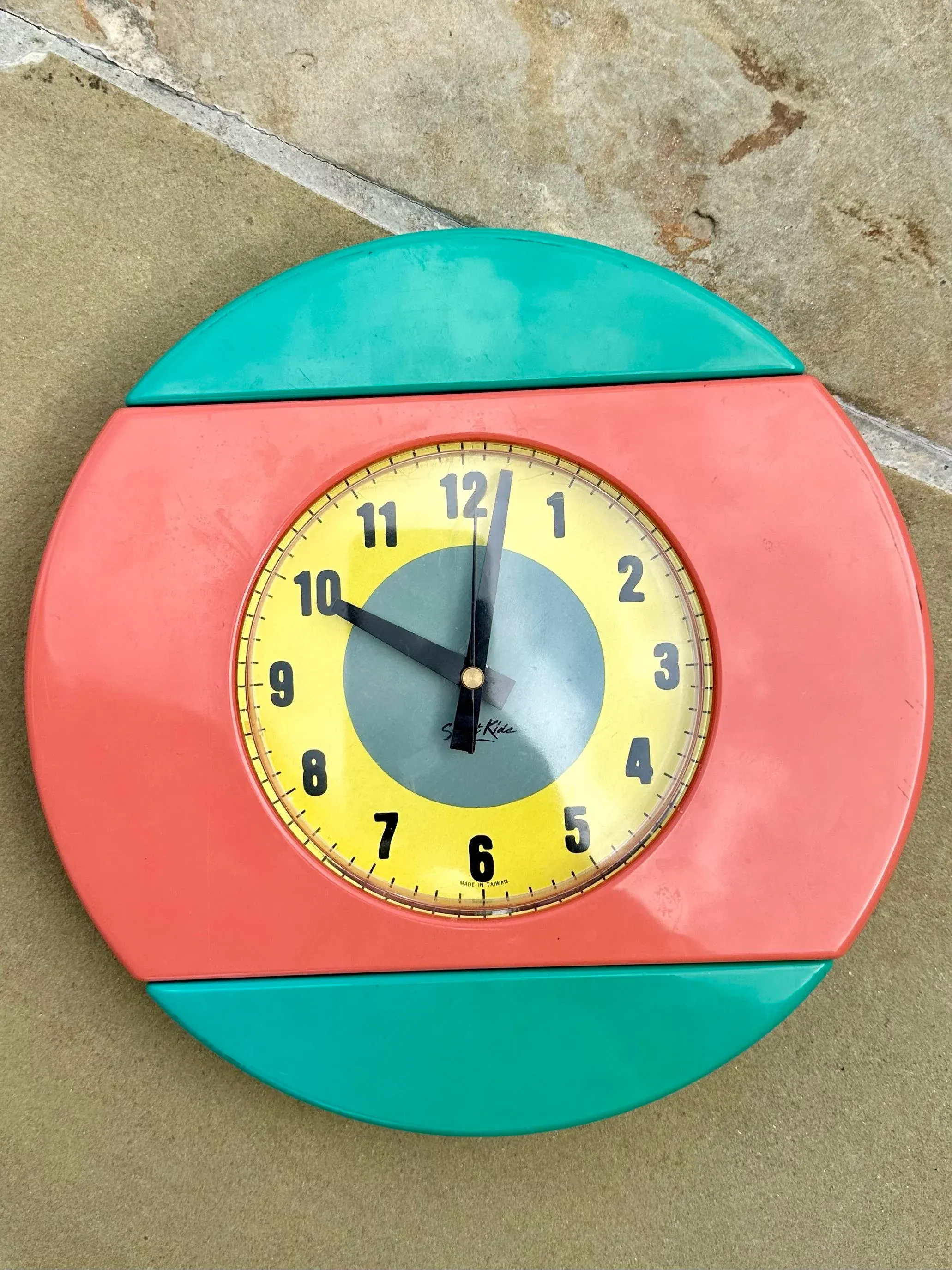 Vintage Street Kids Quartz Plastic Wall Clock Color Block Y2k
