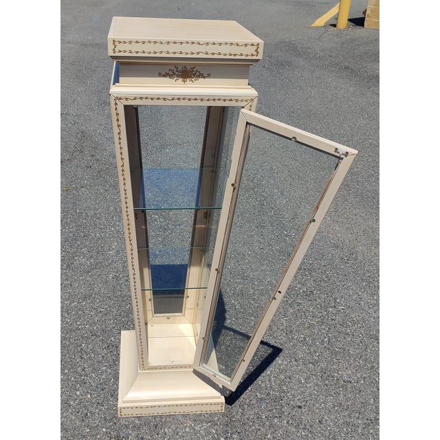 Traditional Vintage White Curio/Display Cabinet For Sale - Image 3 of 6