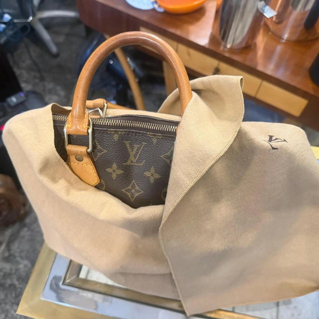 This authentic vintage Louis Vuitton Alma PM handbag is crafted in the maison's iconic Monogram coated canvas, styled in a...