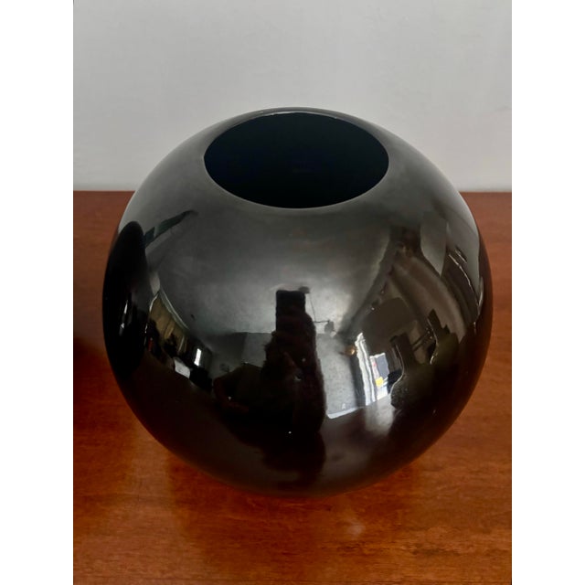 1980s 1980s Post Modern Black High Gloss Circular Vases- a Pair For Sale - Image 5 of 8