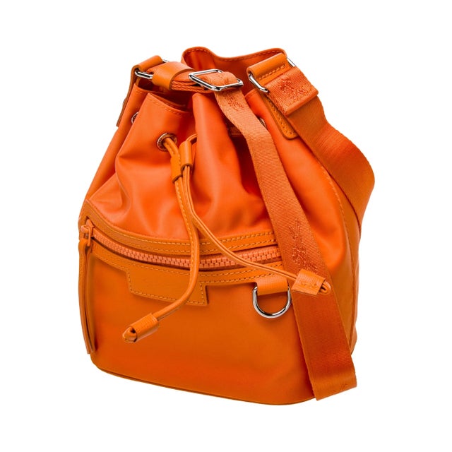 Longchamp Le Pliage Neoprene Crossbody Bucket Bag in Citrus Hermes Orange For Sale In Los Angeles - Image 6 of 11