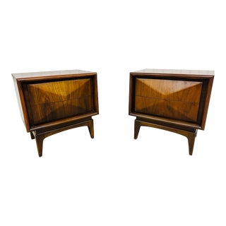 Mid-Century Modern United Diamond Walnut Nightstands - Set of 2 For Sale