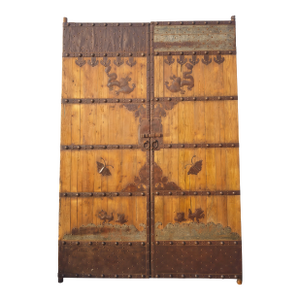 Antique Chinese Courtyard Doors With Iron Motifs