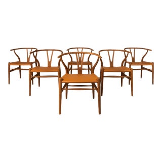 Set of 8 Bespoke Ch24 Wishbone Dining Chairs in Oak and Leather by Hans Wegner for Carl Hansen & Søn, Denmark, 1960s For Sale