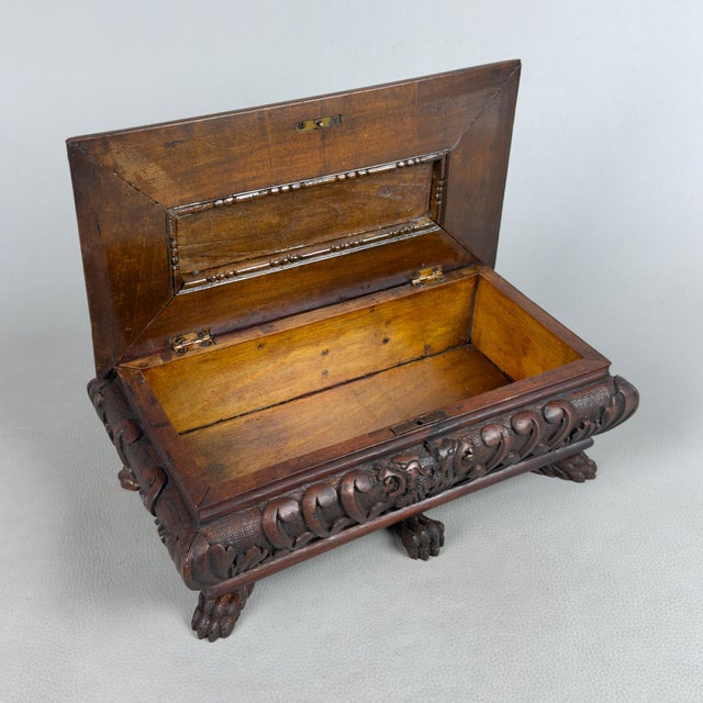 A true gem of Italian cabinetmaking, this chest represents the excellence of mid-20th-century craftsmanship. It is a piece...
