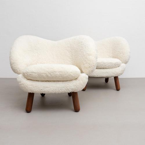 Pelican Chairs in Sheepskin by Finn Juhl, 2000s, Set of 2 For Sale - Image 11 of 14