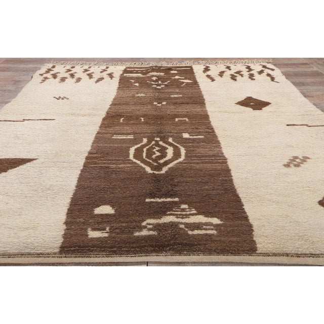 Beige Vintage Berber Moroccan Rug - 05'09 x 08'03 For Sale - Image 8 of 10