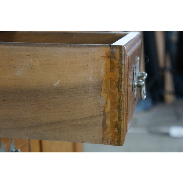 Antique American Victorian Quartersawn Oak 2 Drawer Console Cabinet Cupboard 31" For Sale - Image 11 of 17