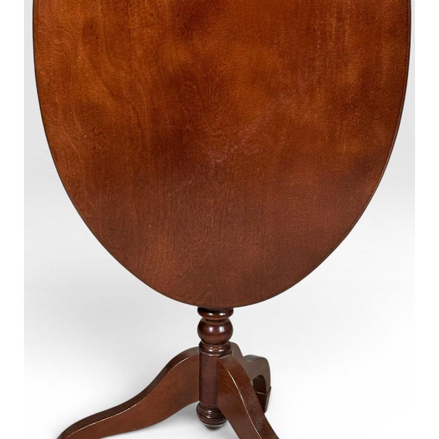 Pair of Vintage Queen Anne Style Oval Tilt Top Accent Tables For Sale - Image 11 of 15