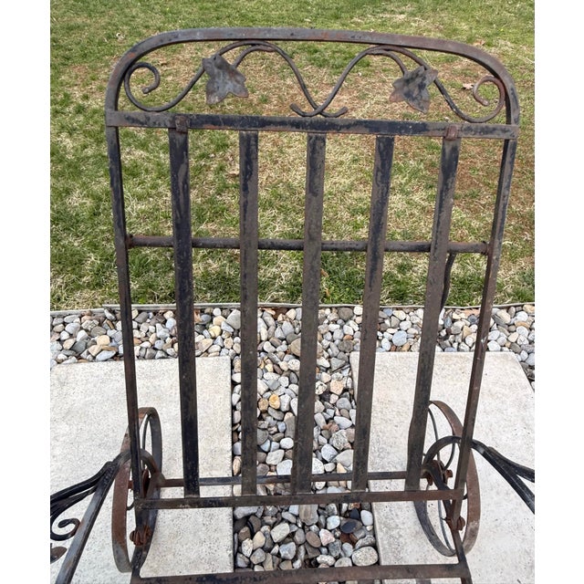 1940s Salterini Mt. Vernon Wrought Iron Wheel Chair Chaise Lounge With Matching Ottoman, 2 Pieces For Sale - Image 9 of 12