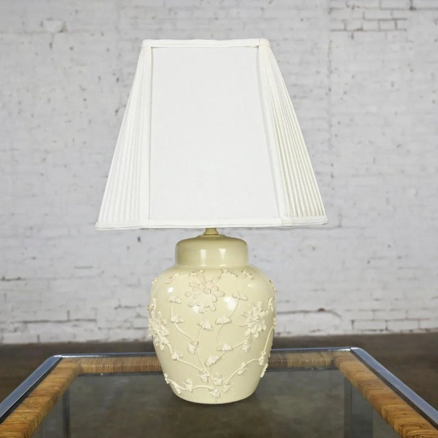 Vintage Chinoiserie Latte Color Ginger Jar Lamp With Frosting Design & Pleated White Fabric Shade For Sale - Image 13 of 13