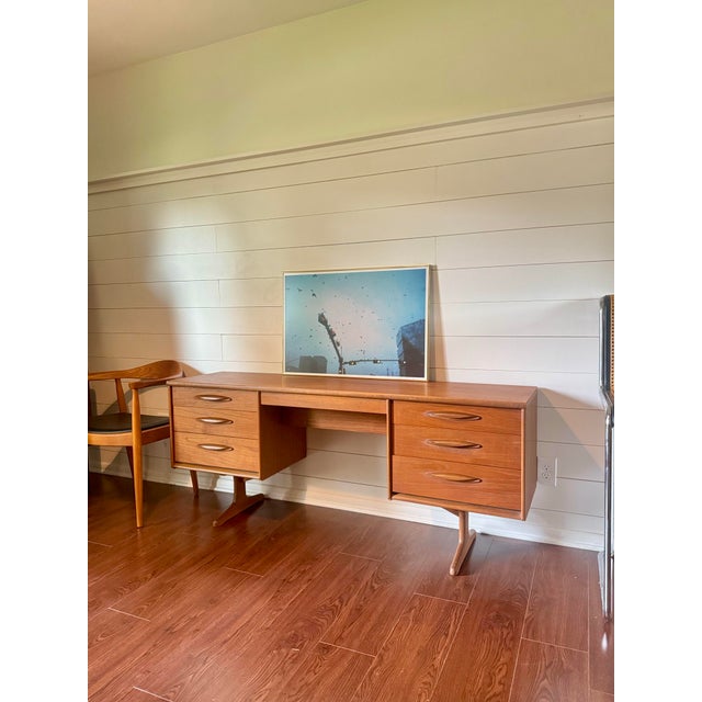 A Mid Century Modern Teak Vanity Dressing Table by Austin Suite, Circa 1960s., Attributed For Sale - Image 9 of 12