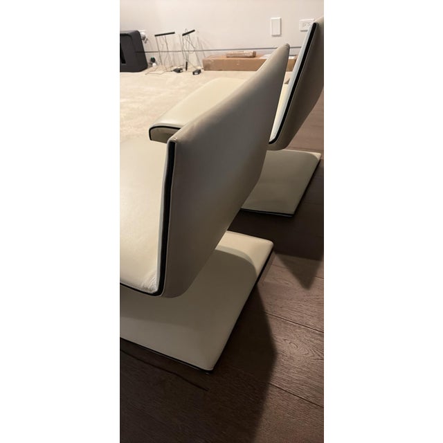 Minotti Pair of White Leather Chairs Attributed to Minotti For Sale - Image 4 of 5