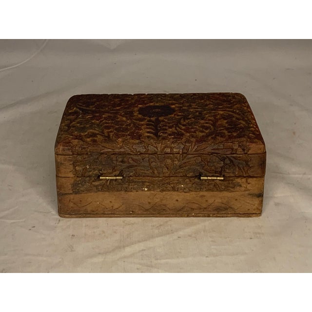Wood Early 20th Century Folk Art Anglo-Indian Sheesham Box: Hand-Carved Arabesque Floral Design For Sale - Image 7 of 10