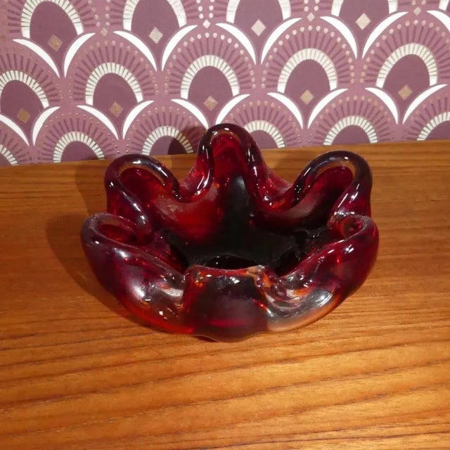 Sensational decoration Imposant XXL Murano glass ashtray Statement object in classic form dark red Height approx. 8cm,...