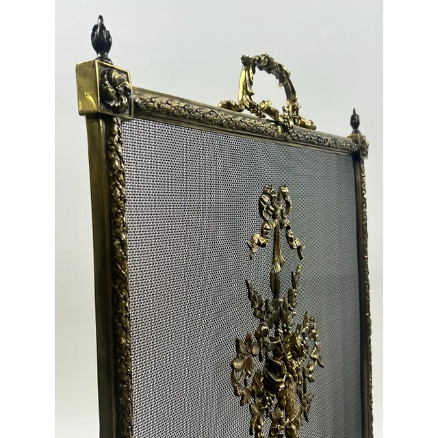 Art Nouveau Antique French Art Nouveau Brass Firescreen With Floral & Ribbon Bouquet For Sale - Image 3 of 12