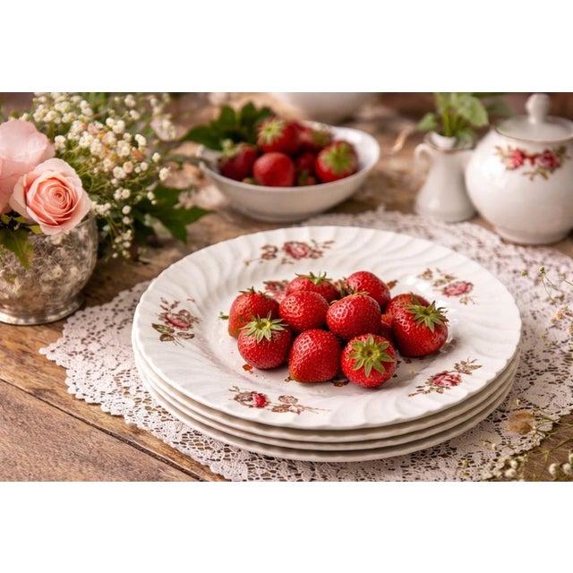 Victorian Johnson Brothers "Devon Sprays" Vintage Dinner Plates | Set of Four | 10 Inches For Sale - Image 3 of 4