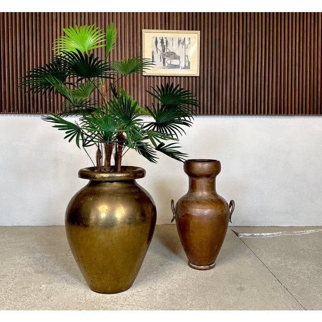 Large Italian Hand-Hammered Brass Vase attributed to Egidio Casagrande, 1950s For Sale - Image 13 of 15